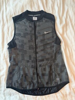 Nike Aeroshield Women's Black Reflective Sleeveless Running Vest! Brand New
